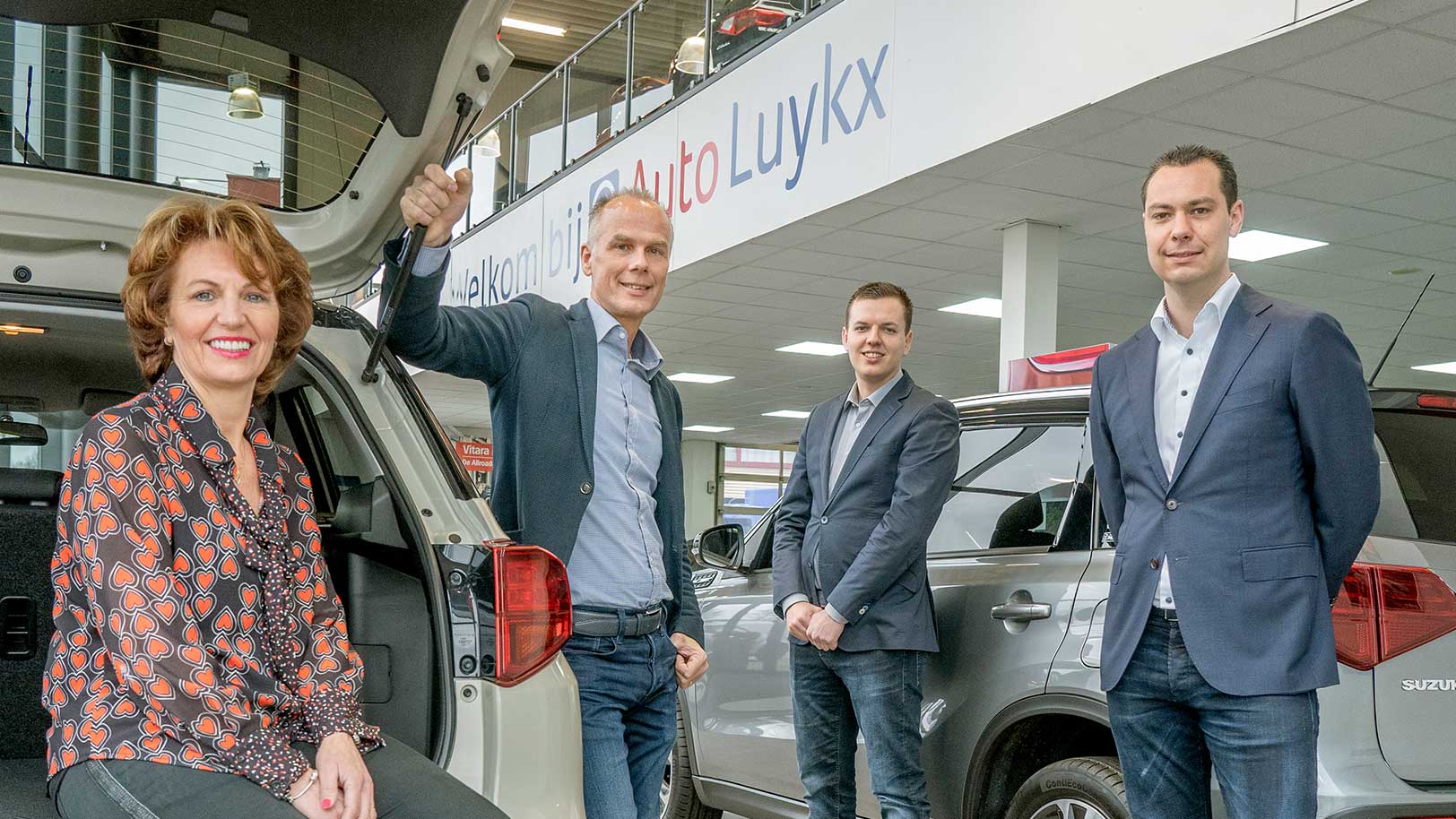 Bianca Cuvelier van Suzuki-dealer Auto Luykx omarmt de jonge generatie in haar bedrijf. De online vernieuwing die haar zoon en neef doorvoerden levert een stijgende lijn in leads op. Website en WhatsApp zijn het verlengde van de vier fysieke vestigingen. 